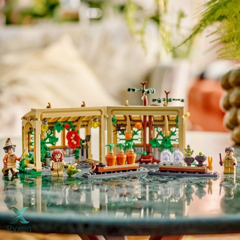 Klocki harry potter 76445 zamek hogwart: zajęcia z zielarstwa LEGO
