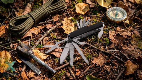 Multitool, urządzenie wielofunkcyjne - scyzoryk Rebel