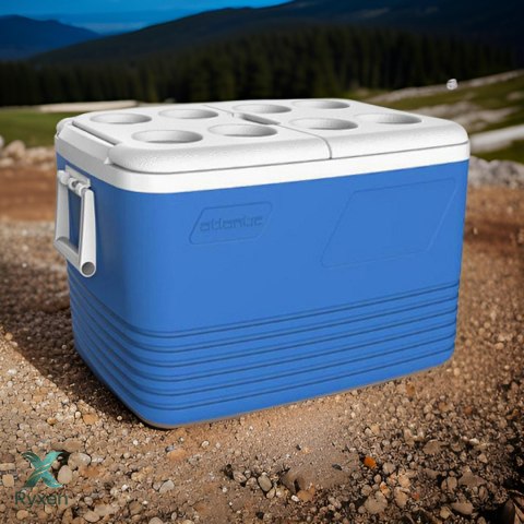 Lodówka turystyczna 60L Kamai Coolbox na wkłady mrożące, niebieska z miejscem na butelki na pokrywie Cegeco