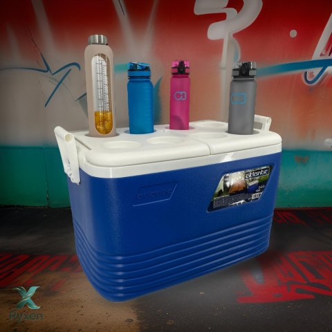 Lodówka turystyczna 60L Kamai Coolbox na wkłady mrożące, niebieska z miejscem na butelki na pokrywie Cegeco
