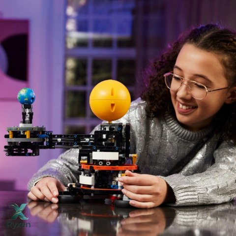 Klocki technic 42179 planeta ziemia i księżyc na orbicie LEGO