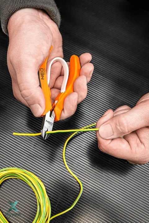 Szczypce precyzyjne boczne 110 mm NEO TOOLS