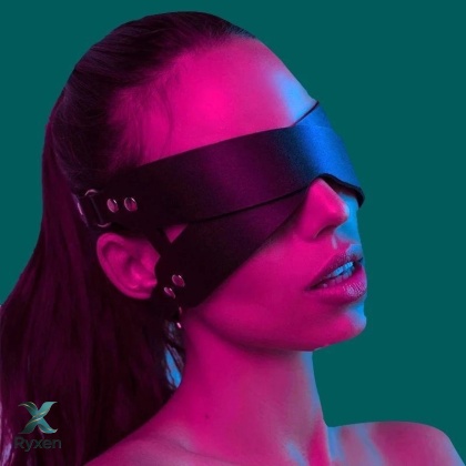 Kobieca sexowna skórzana maska
