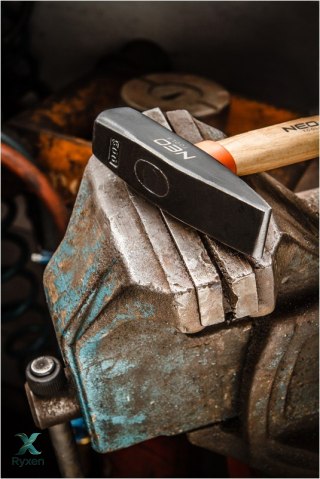 Młotek ślusarski 1500 g, trzonek jesionowy NEO TOOLS
