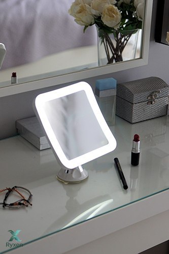 CR 2169 Lusterko led łazienkowe, 5-krotne powiększenie, 25 diod led, regulacja natężenia światła CAMRY