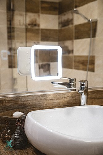 CR 2169 Lusterko led łazienkowe, 5-krotne powiększenie, 25 diod led, regulacja natężenia światła CAMRY