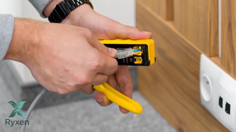 Zaciskarka wtyków przelotowych RJ45/RJ12 Rebel