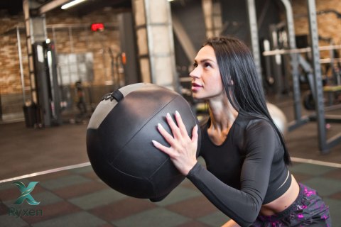 Piłka lekarska do ćwiczeń 8 kg REBEL ACTIVE Rebel